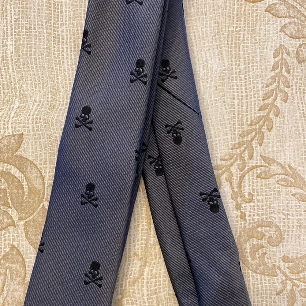 ☠️ Kids Skull & Crossbones Gray Skinny Tie